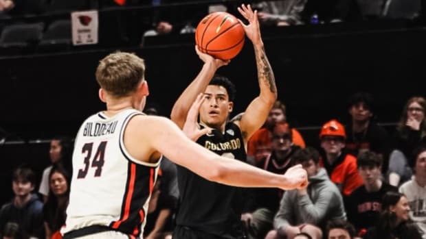 KJ Simpson jumper over Oregon State